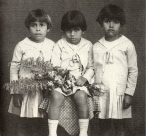 Patria, Minerva y Dedé Mirabal en 1930